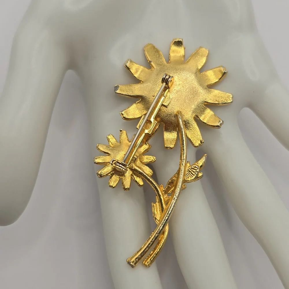 Vintage Weiss Double Daisy Enamel Brooch
